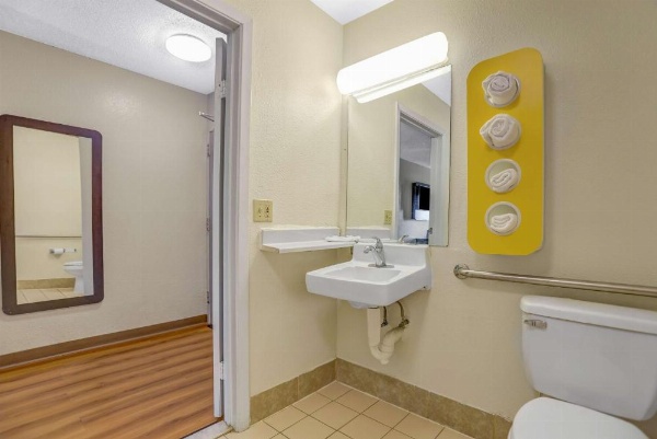 Motel 6-Raleigh, NC - North image 18