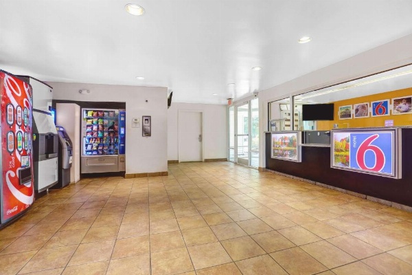 Motel 6-Raleigh, NC - North image 22