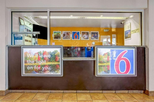 Motel 6-Raleigh, NC - North image 23
