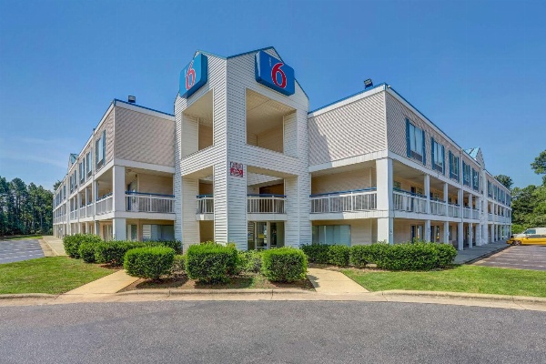 Motel 6-Raleigh, NC - North image 3