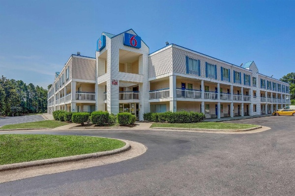 Motel 6-Raleigh, NC - North image 5