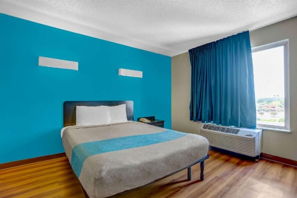 Motel 6-Raleigh, NC - North image 9